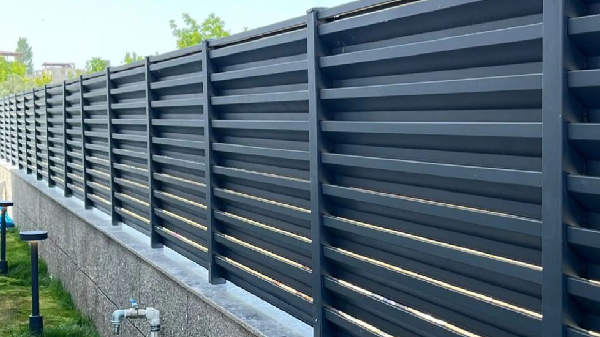 Shutter Fence 1002