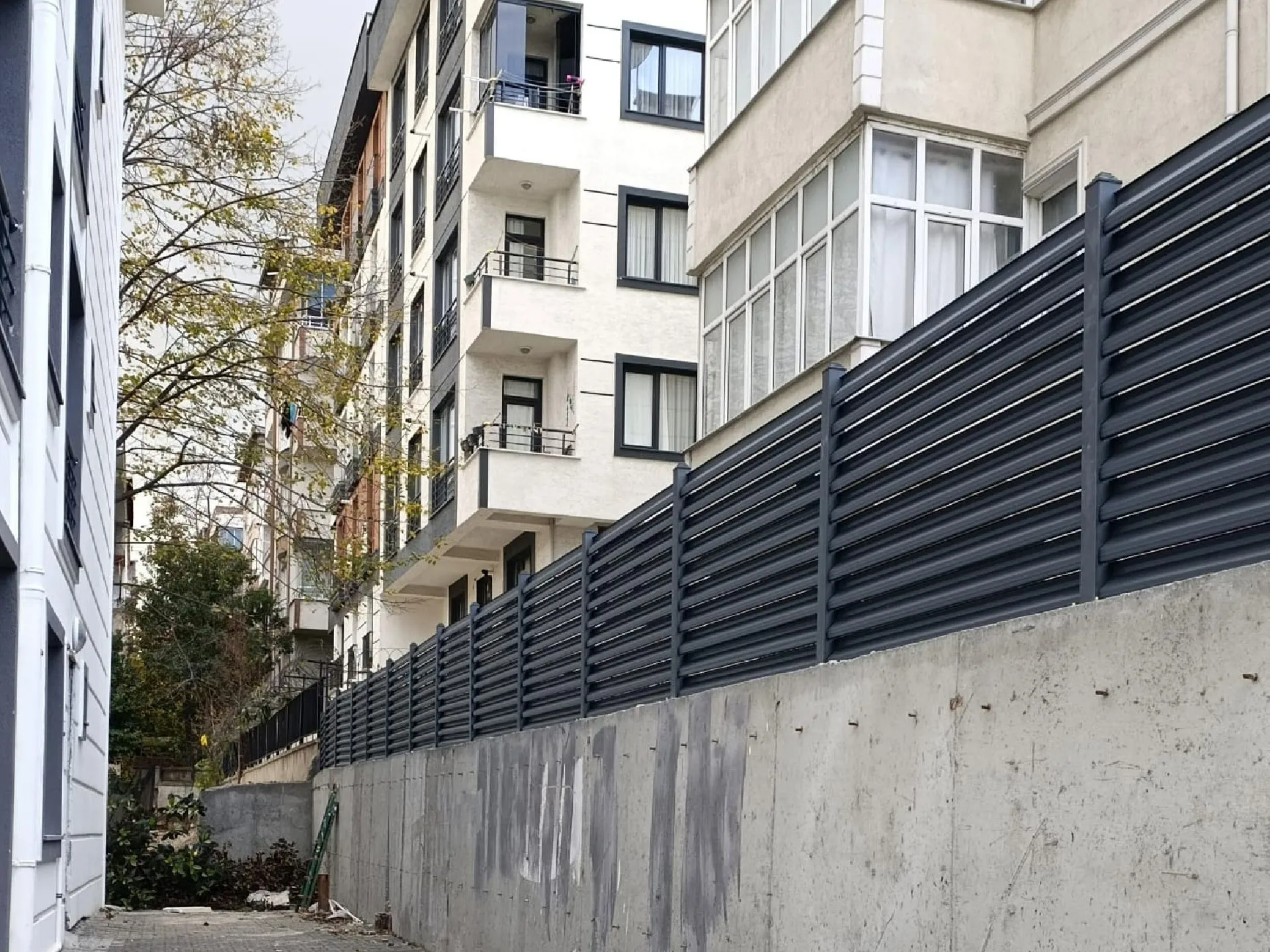 What Is a Shutter Fence? A Solution That Combines Security and Aesthetics